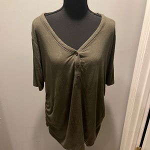 Green maternity short sleeve shirt